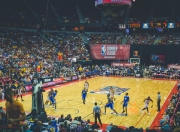 开云体育-公牛巅峰对决，76人饮恨；字母哥季后赛接管比赛