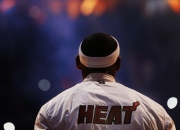 开云体育-跨界对决，当NBA季后赛的悬念遇上绿茵场的闪电战