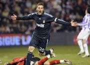 开云官网-赛道与绿茵，当F1揭幕战遇上罗马巅峰对决