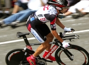 开云体育官方网站-赛道与球场，德罗赞的F1式接管与深圳队的爆冷启示