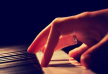 开云体育登录-绿茵场与篮球馆的双重奏，英超争冠焦点战与公牛绝杀上海队的启示