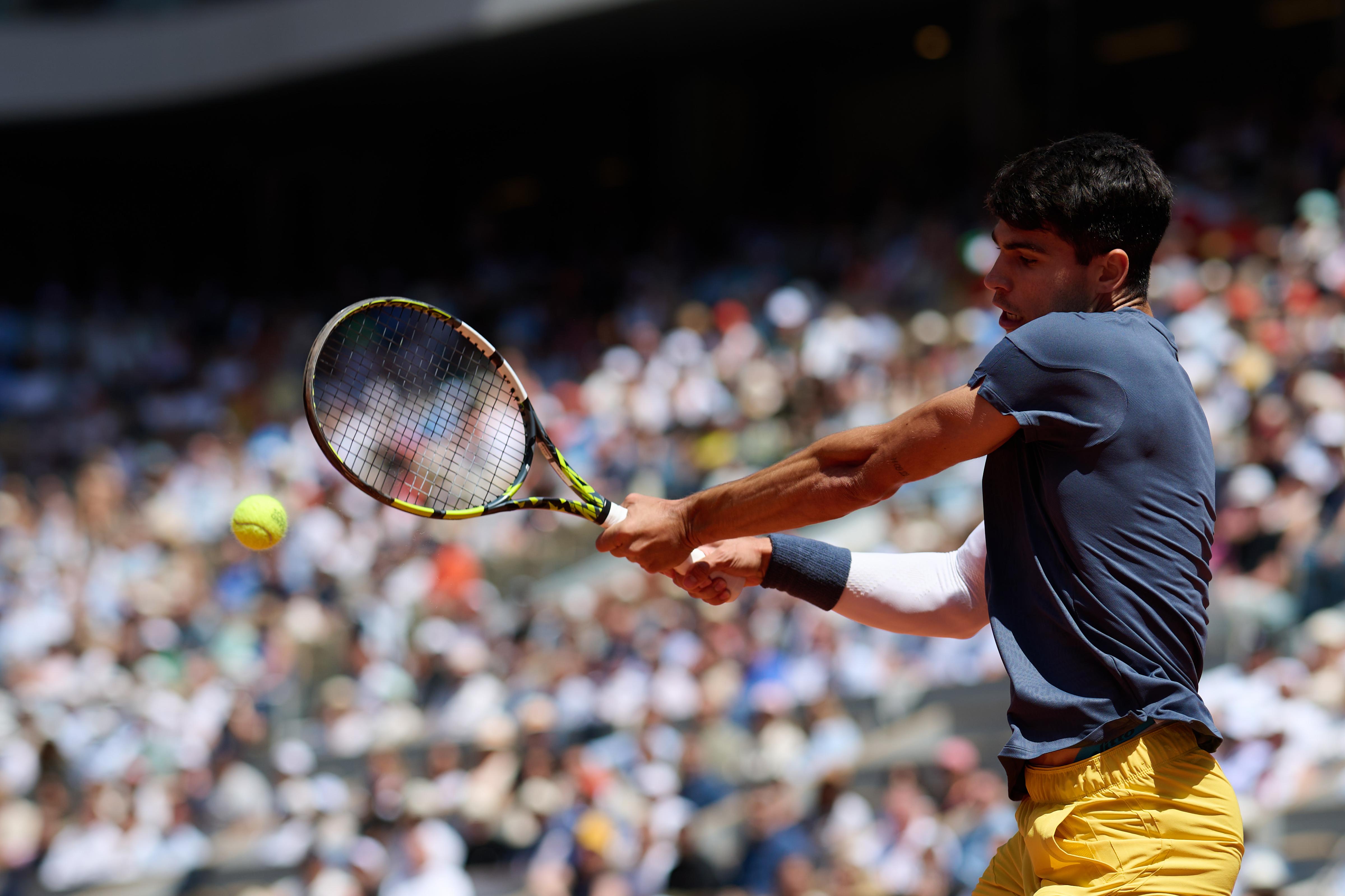 包含西班牙网球队绝地反击欧洲网球队，阿尔卡拉斯惊艳世界的词条