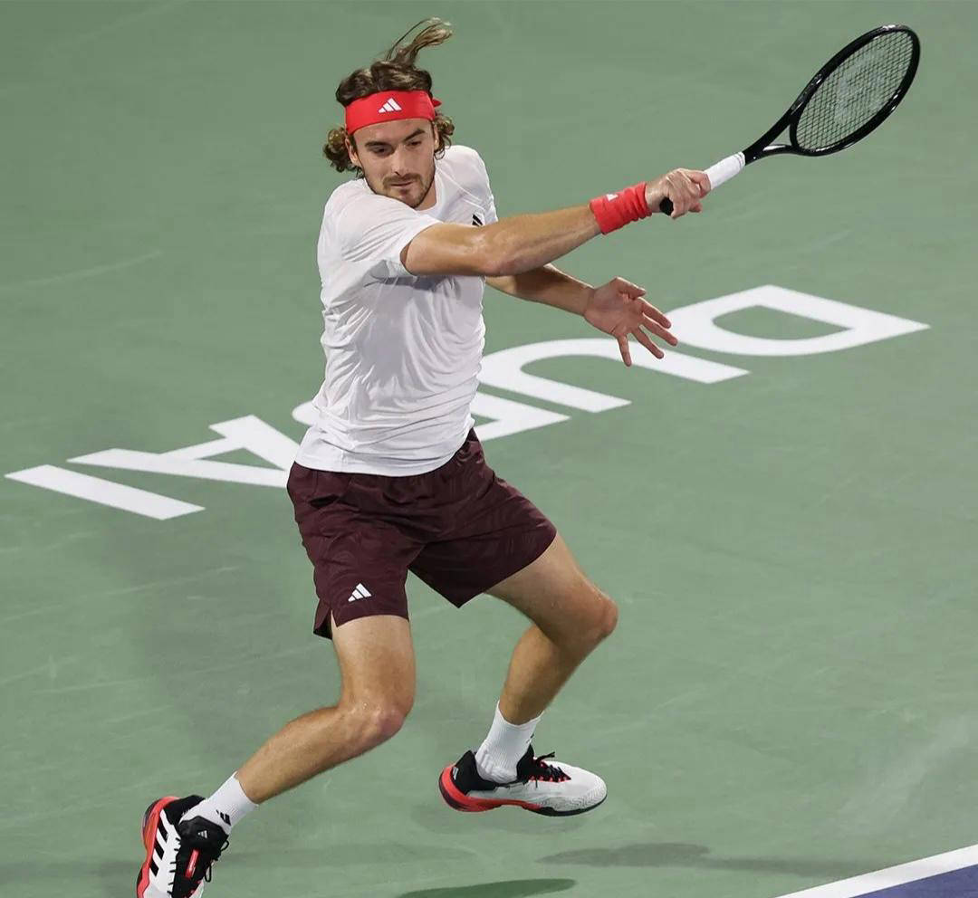 世界网球队鏖战英国网球队，西西帕斯惊艳世界的简单介绍