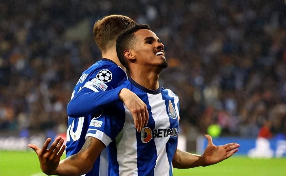 那不勒斯主场获胜，顺利晋级