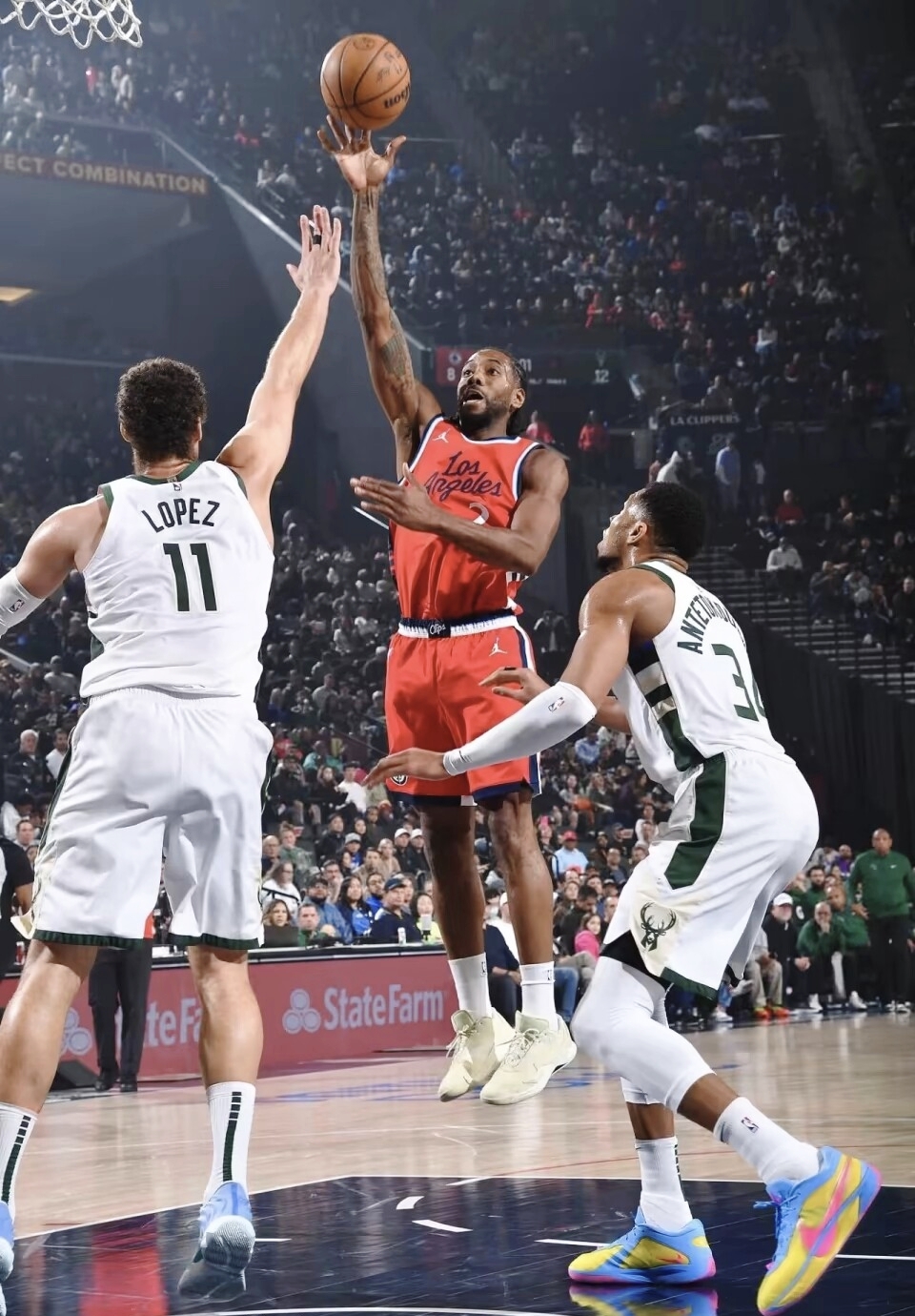 雄鹿客场逆转奇才，全队表现抢眼