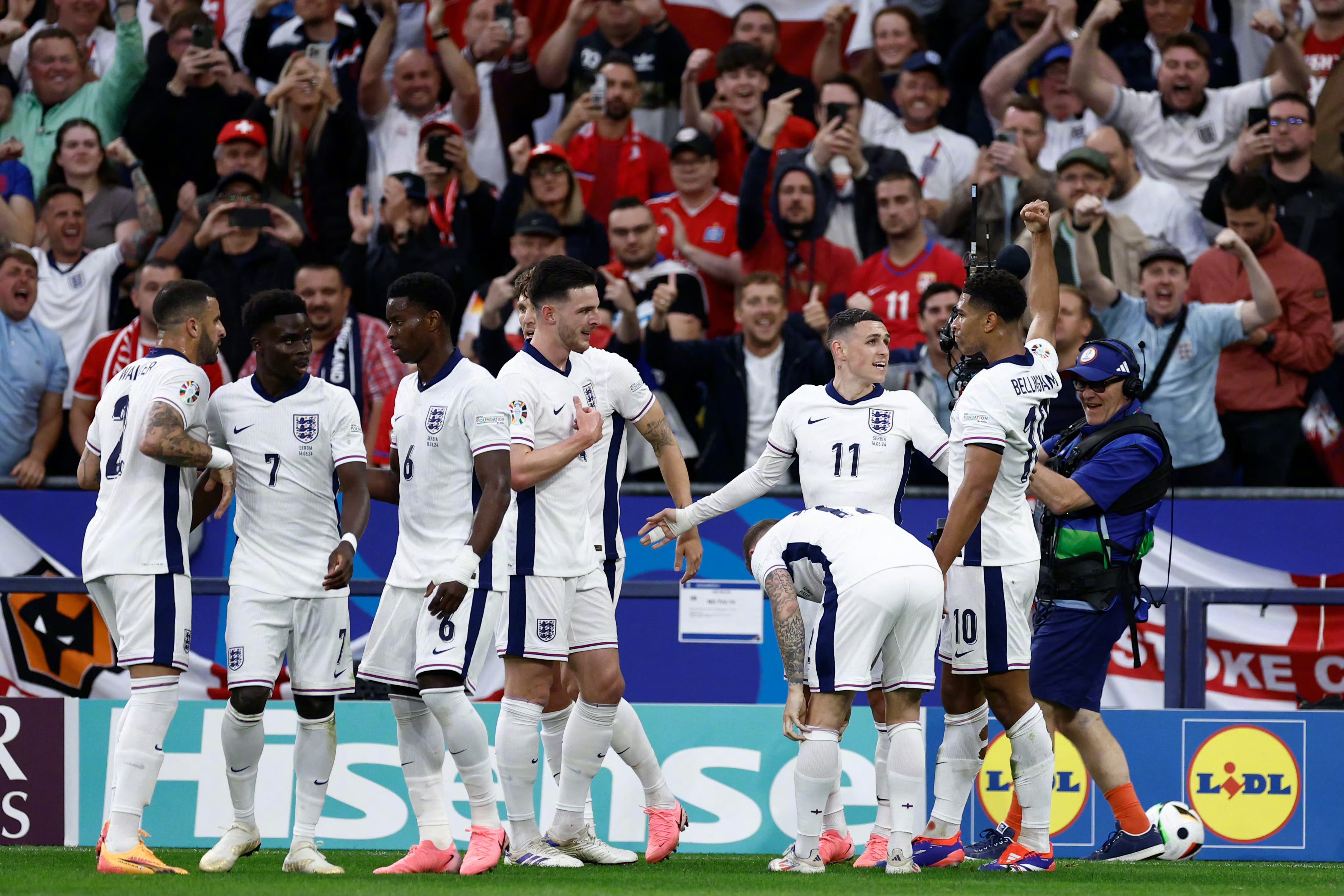 英格兰队惨遭失败，欧预赛晋级前景扑朔迷离