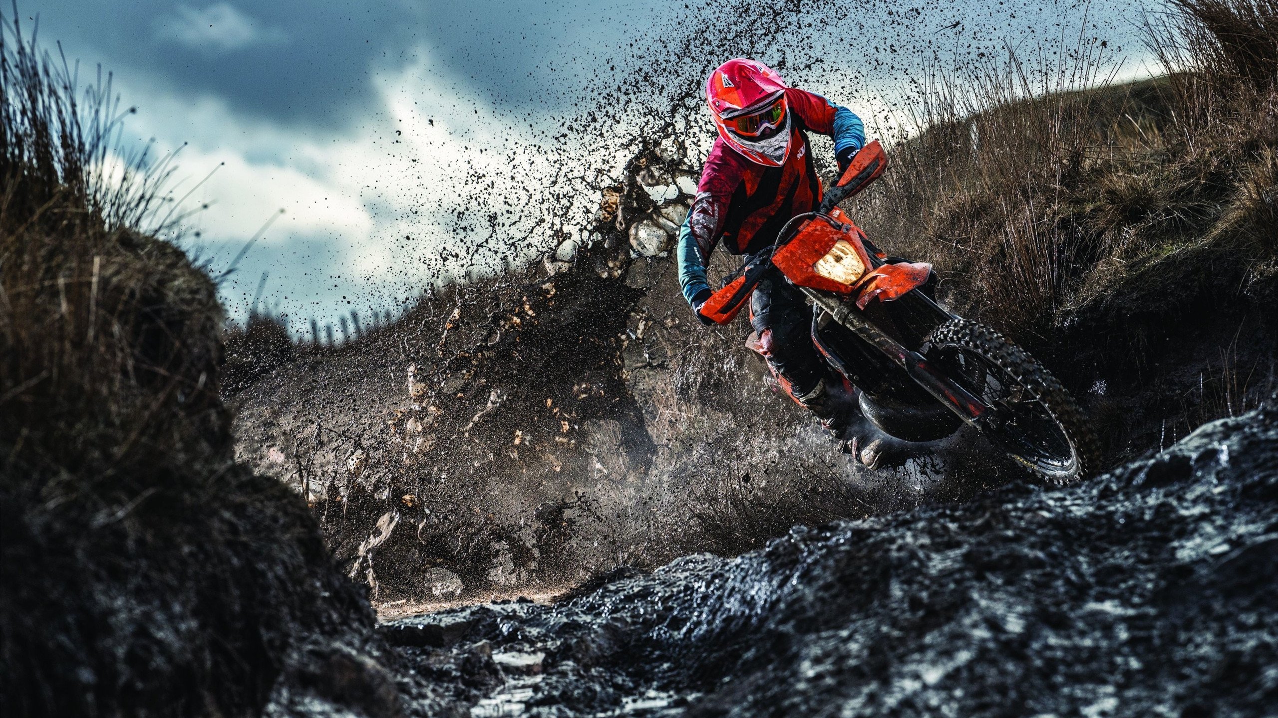 意甲焦点战之夜，蒂亚戈扛起全队，一人照亮圣西罗