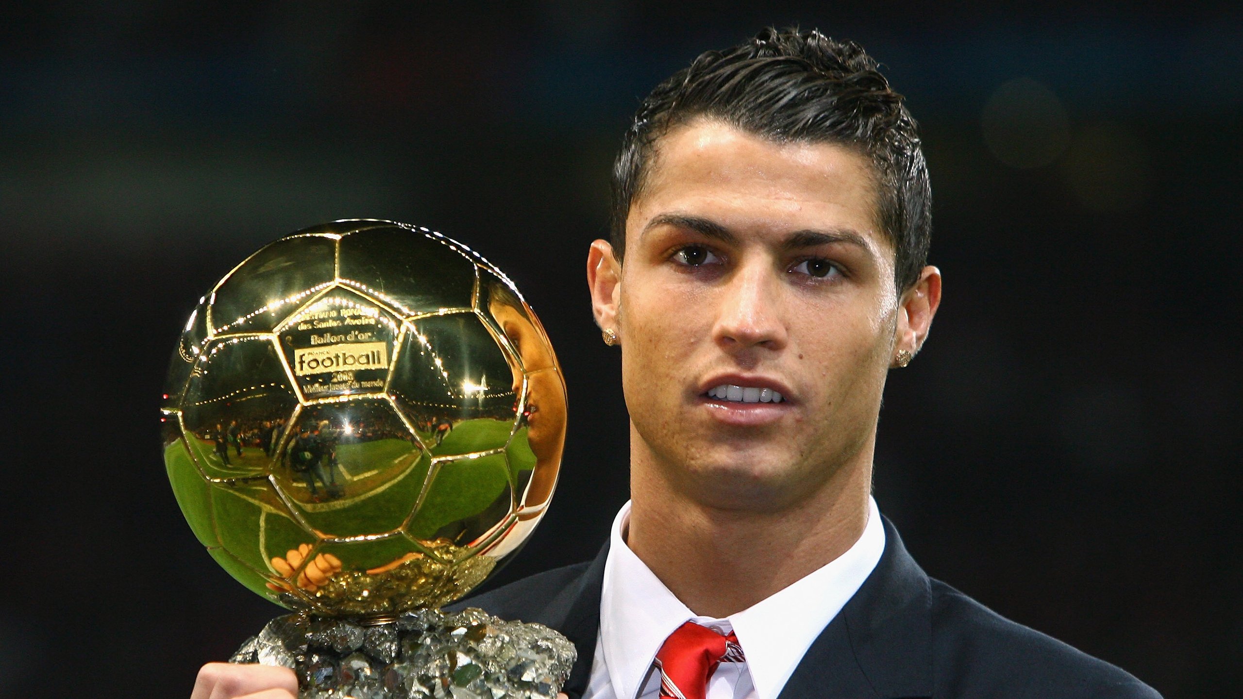 世界杯之夜，武切维奇的铁血防守，铸就不可逾越的屏障